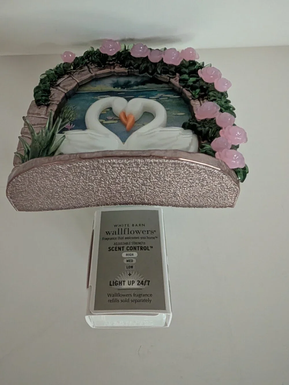 Bath & Body Works Swan Bridge Scent Control Light Up Wallflower Plug-in